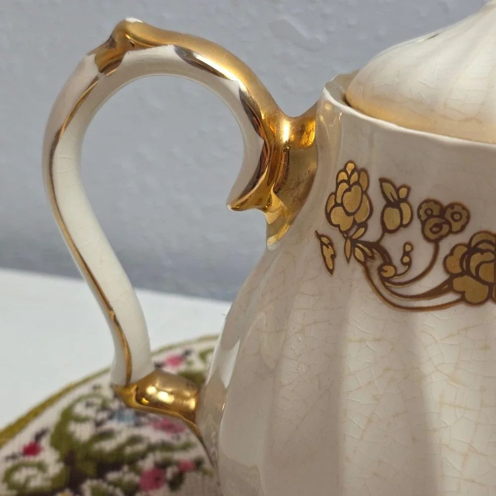 Vintage 1940s Sadler England Cream and Gold‎ Swirl Teapot Elegant Cottagecore